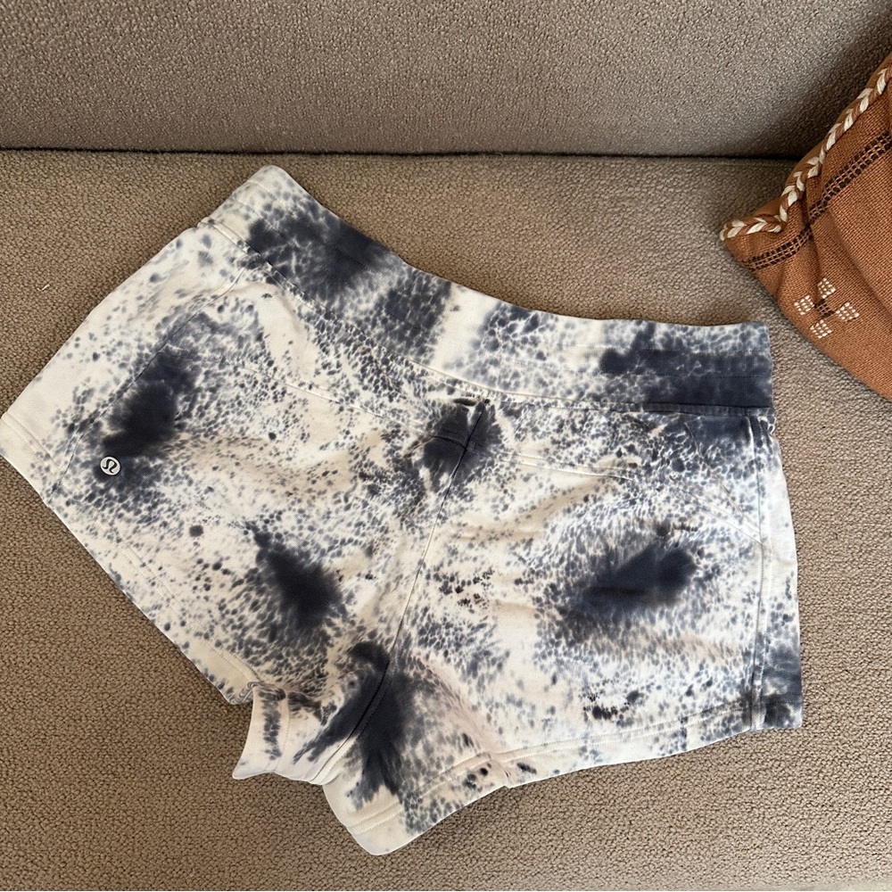 lululemon Inner Glow 3” shorts - Picture 5 of 6